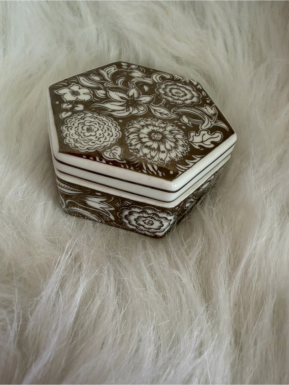 A Korean mother-of-pearl inlaid hexagonal lacquerware trinket box.